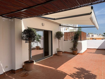 Alquiler de ático en Museo de 1 habitación con terraza y aire acondicionado