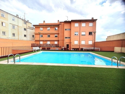 Alquiler de ático en Pizarrales de 3 habitaciones con terraza y piscina