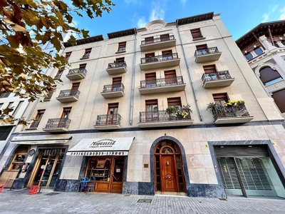 Alquiler de piso en avenida Roncesvalles de 2 habitaciones con garaje y muebles