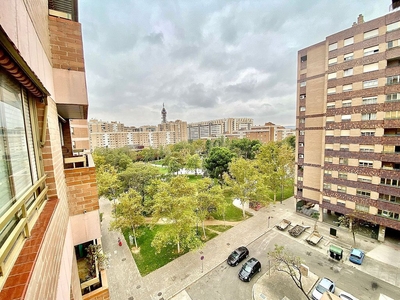 Alquiler de piso en calle De la Duquesa de Villahermosa de 3 habitaciones con terraza y garaje