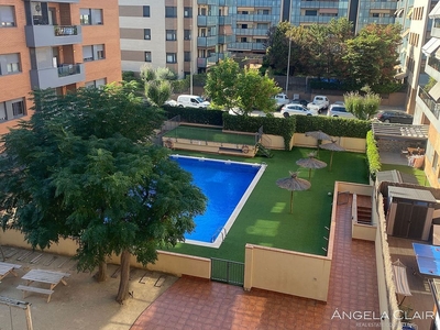 Alquiler de piso en El Castell-Poble Vell de 2 habitaciones con terraza y piscina