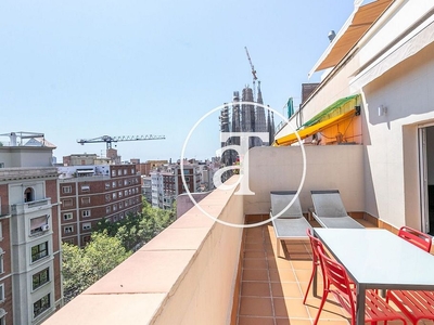 Alquiler de piso en La Sagrada Família de 2 habitaciones con terraza y muebles