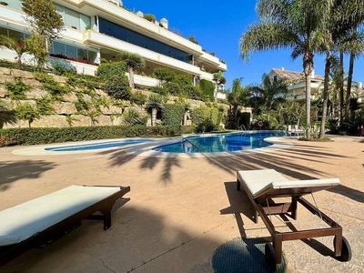 Alquiler de piso en Lomas de Marbella Club - Puente Romano de 2 habitaciones con terraza y piscina