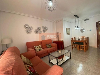Alquiler de piso en Nuevo Cáceres de 4 habitaciones con terraza y muebles