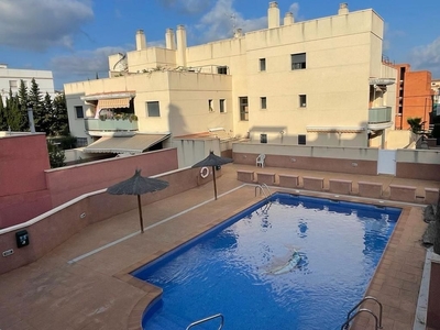 Alquiler de piso en Segur de Calafell de 2 habitaciones con terraza y piscina