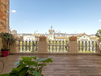 Ático en alquiler en L'Antiga Esquerra de l'Eixample de 2 habitaciones con terraza y muebles