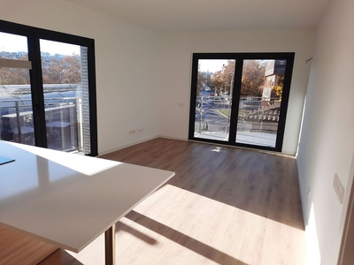 Piso en alquiler en Barri del Centre de 3 habitaciones con terraza y piscina