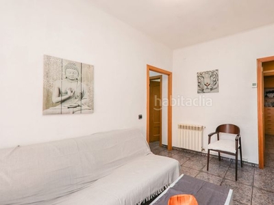 Piso en carrer d'agramunt 5 piso con 3 habitaciones con calefacción y aire acondicionado en Sant Boi de Llobregat