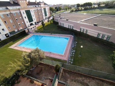 Piso en venta en Arroyo de 2 habitaciones con terraza y piscina