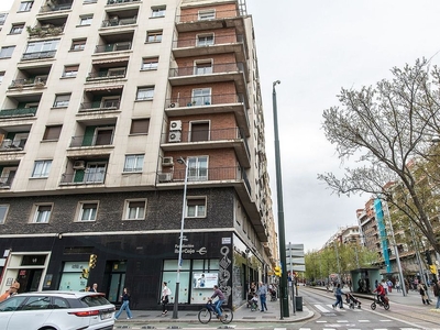 Venta de piso en avenida Francisco de Goya de 4 habitaciones con balcón y calefacción