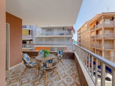 Venta de piso en calle Radio Murcia de 4 habitaciones con terraza y balcón