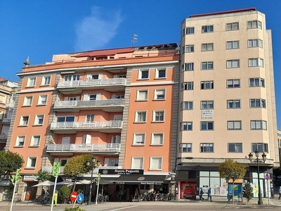 Venta de piso en Praza Independencia de 5 habitaciones con garaje y balcón