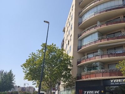 Local en Avenida CESAREO ALIERTA, Zaragoza