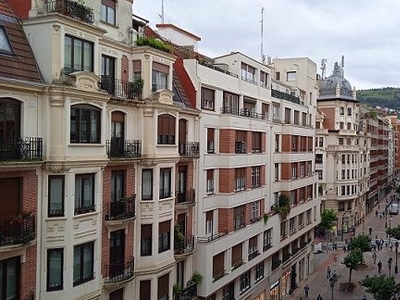 Venta de piso con terraza en Indautxu (Bilbao)