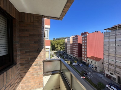 Venta de piso con terraza en Travesas, Balaídos (Vigo)