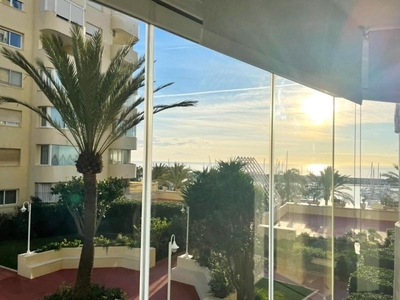 Apartamento en venta en Puerto de Estepona, Estepona