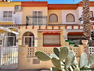 Casa adosada en venta en Los Almendros-La Florida, Orihuela