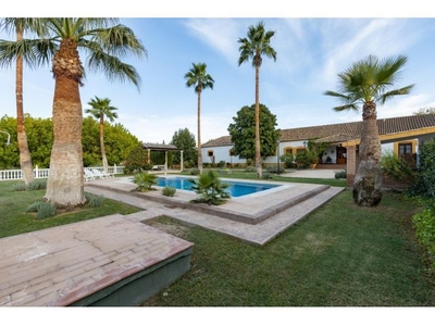 Espectacular Villa en Iznalloz: Un Oasis de Tranquilidad en Plena Naturaleza