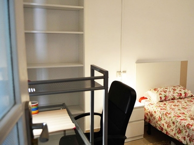 Habitación amueblada en un apartamento de 4 dormitorios en Extramurs, Valencia