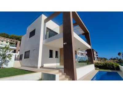 Mallorca, Font de Sa Cala, villa amueblado nueva 3 dormitorios con piscina en venta