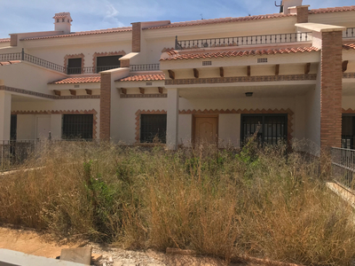 OPORTUNIDAD BANCARIA: Adosado de 3 dormitorios con Garaje y Trastero en RESIDENCIAL VILLA MARIA II Venta San Miguel de Salinas