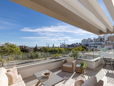 Piso de 106m² con 25m² terraza en venta en Estepona Puerto