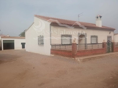 Casa con terreno en Huércal-Overa