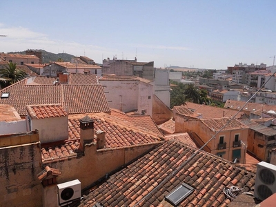 Piso en venta en Centro - Cáceres de 3 habitaciones con terraza
