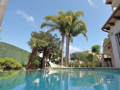 Tropical Garden, Villa con piscina junto la playa