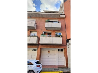 Venta Casa adosada en Calle Urgell El Prat de Llobregat. Buen estado con terraza 349 m²
