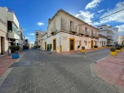 Venta Chalet Algeciras. Plaza de aparcamiento 105 m²