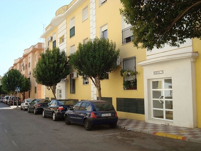 Venta de piso en Bajadilla - Fuente Nueva de 3 habitaciones con terraza y garaje