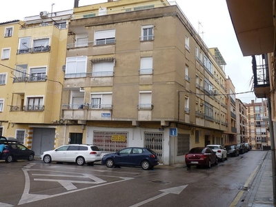 Venta de piso en Centro - Cuenca de 3 habitaciones con terraza y calefacción