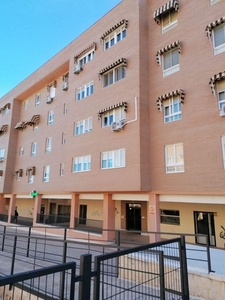 Venta de piso en San Fernando - Carretera de Valencia de 4 habitaciones con garaje y calefacción