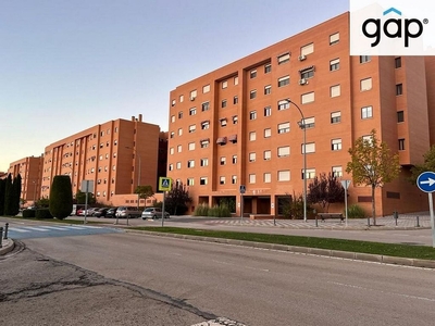 Venta de piso en San Fernando - Carretera de Valencia de 4 habitaciones con terraza y garaje