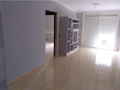 Venta de piso en Villamartín de 2 habitaciones y 67 m²