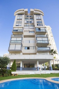 Venta Piso Benidorm. Piso de cuatro habitaciones en Esperanto 31. Plaza de aparcamiento