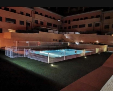 Alquiler de dúplex en calle Leon de 4 habitaciones con terraza y piscina