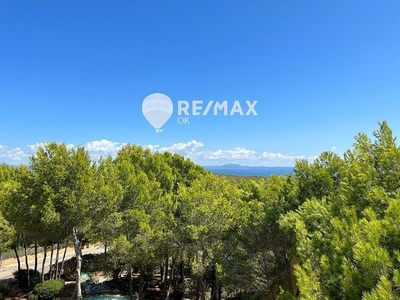 Ático en venta en Sol de Mallorca de 3 habitaciones con terraza y piscina