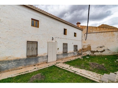 CASA EN EL CENTRO DE CHIMENEAS