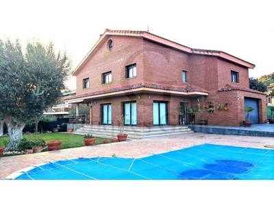 Castellgalí - Espectacular casa de 8 habitaciones con piscina ideal para