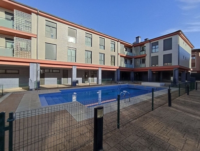 Dúplex en venta en calle Carmen Amaya de 3 habitaciones con terraza y piscina