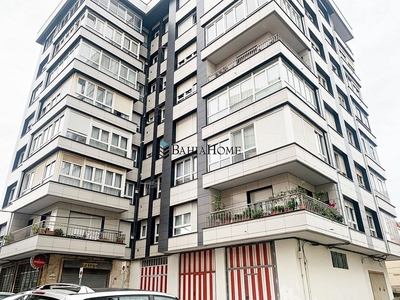 Piso en alquiler en Cuatro Caminos de 3 habitaciones con terraza y muebles