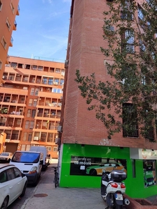 Piso en venta en calle Torremolinos de 4 habitaciones con terraza y balcón