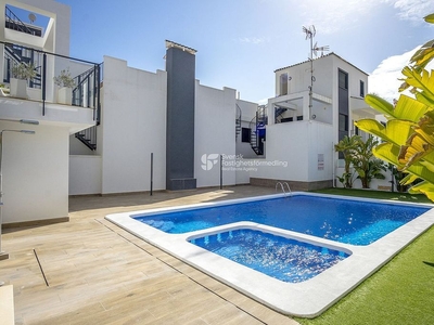 Piso en venta en calle Unamuno de 2 habitaciones con terraza y piscina