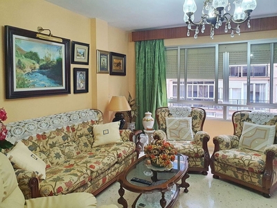 Piso en venta en Perchel Norte - La Trinidad de 4 habitaciones con terraza y garaje