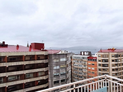 Venta de ático en travesía De Vigo de 2 habitaciones con terraza y balcón
