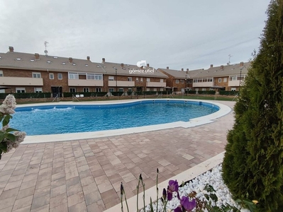 Venta de piso en Arcas del Villar de 3 habitaciones con piscina y garaje
