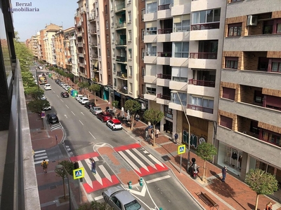 Venta de piso en Centro - Logroño de 5 habitaciones con terraza y garaje