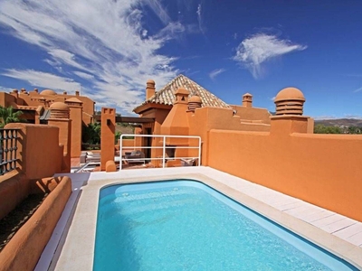 Apartamento en venta en La Dama de Noche - La Alzambra, Marbella, Málaga